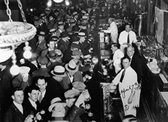 Historic photo of people crowded around the Berghoff bar on when the prohibition ended.
